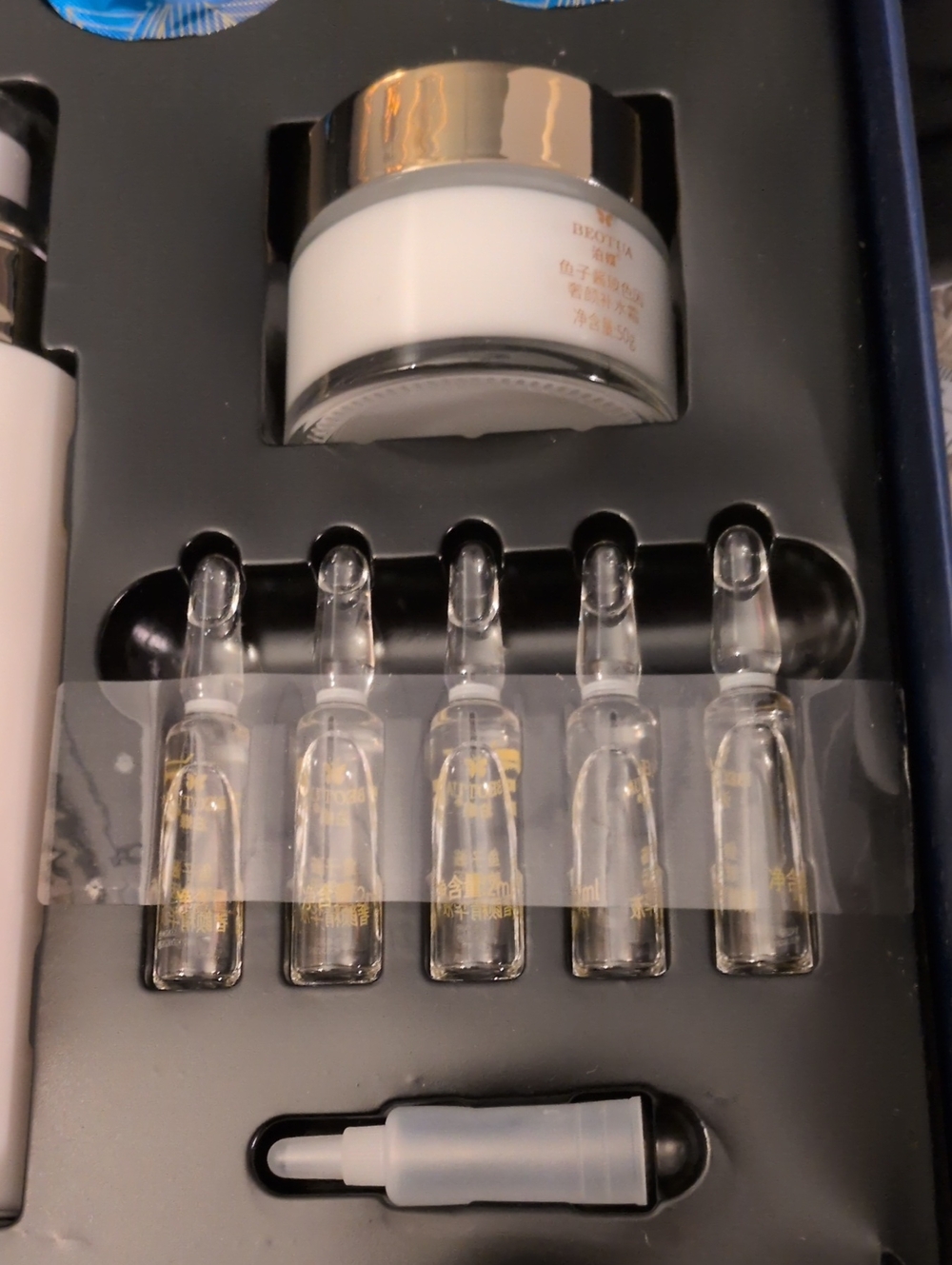 BEOTUA Caviar Luxurious Skin Care Set - Navy Blue & Gold NIB - Picture 5 of 10